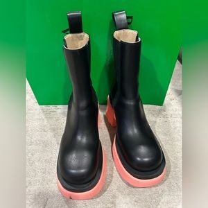 100% Authentic Bottega leather platform Chelsea boots